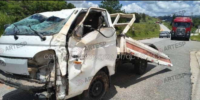 Motorista morre após capotar veículo na Dom Gabriel